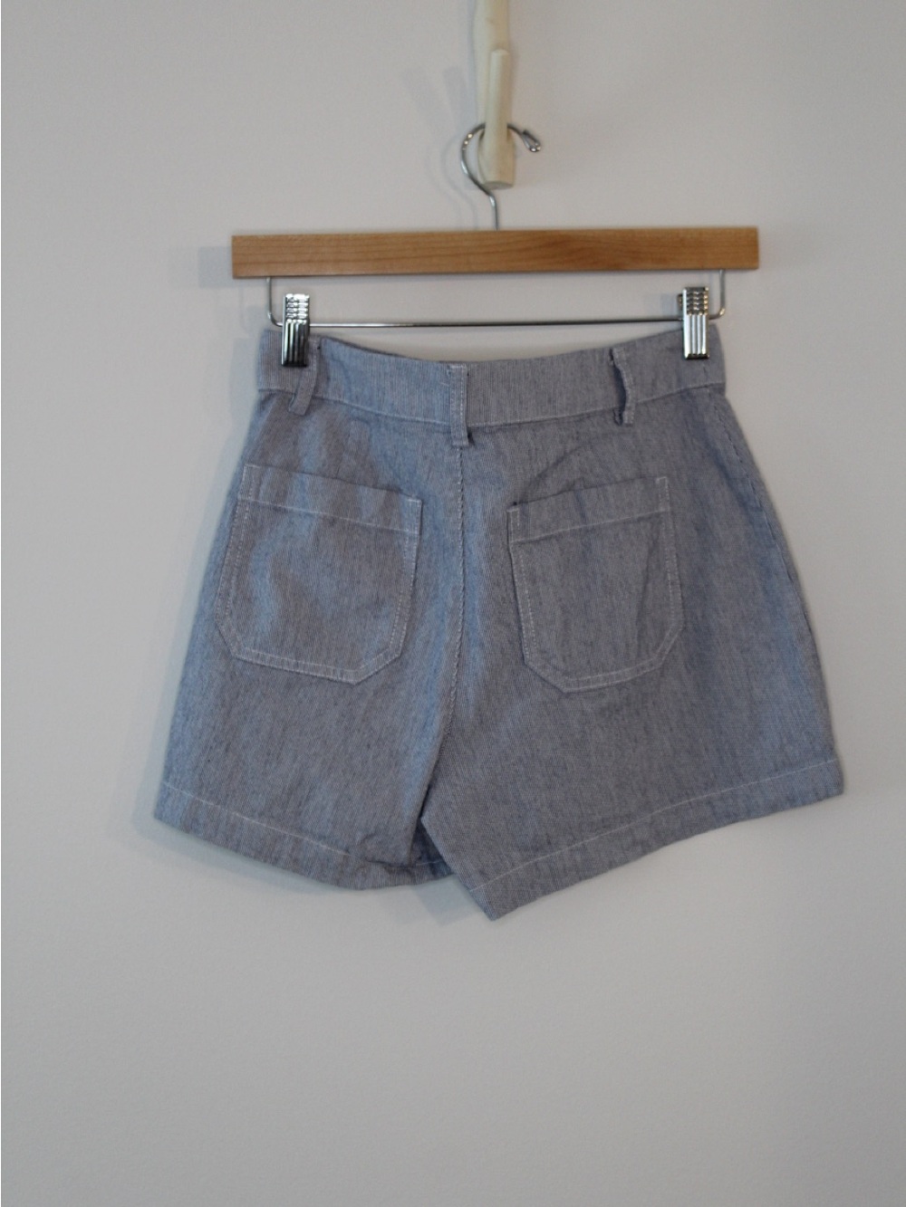 J. Crew Women's Blue White Stripe Lizzie Patch Pocket Shorts - Size 24 - Picture 2 of 4